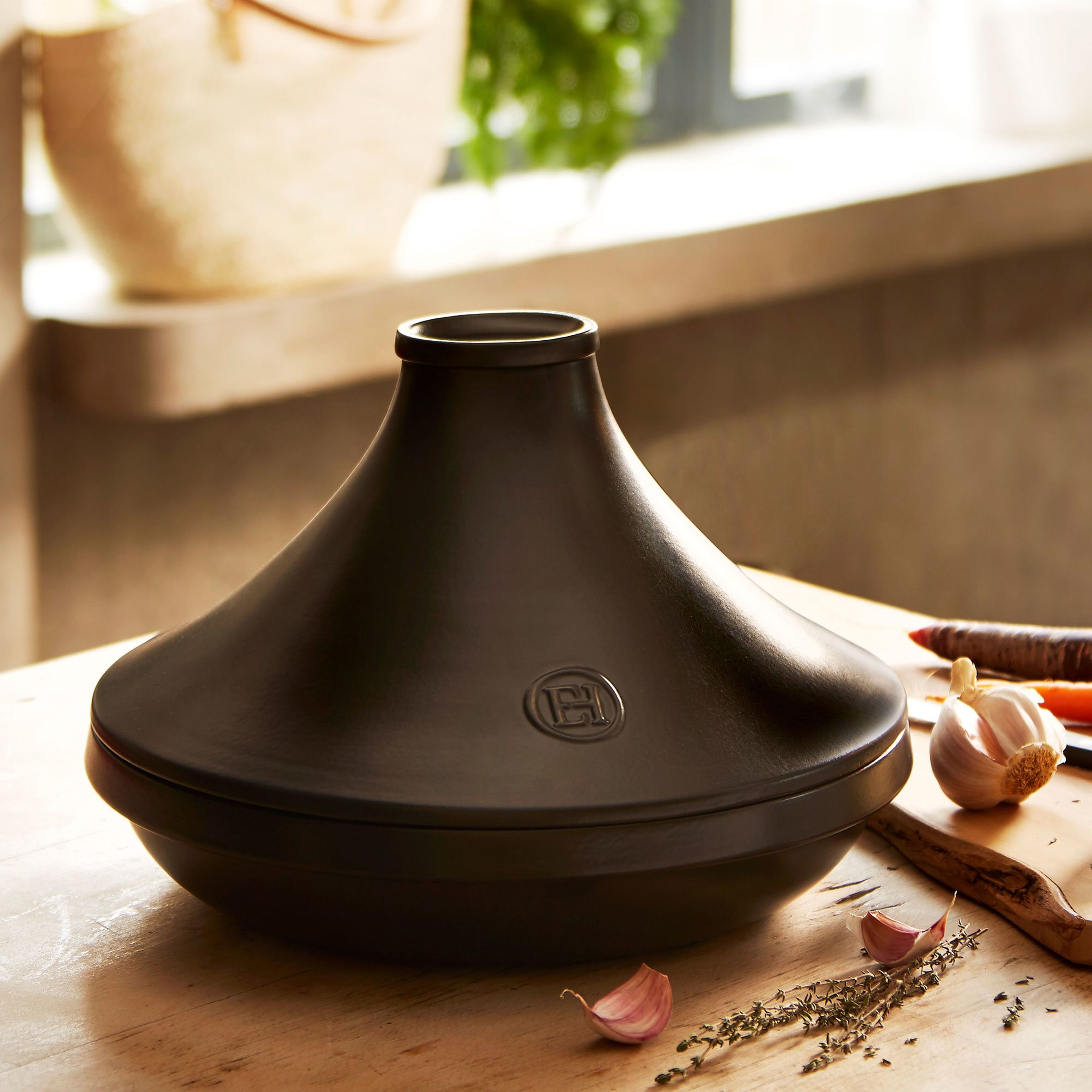 emile-henry-tagine-tout-4-liter-moerkegraa-eh7a6632-65157-6