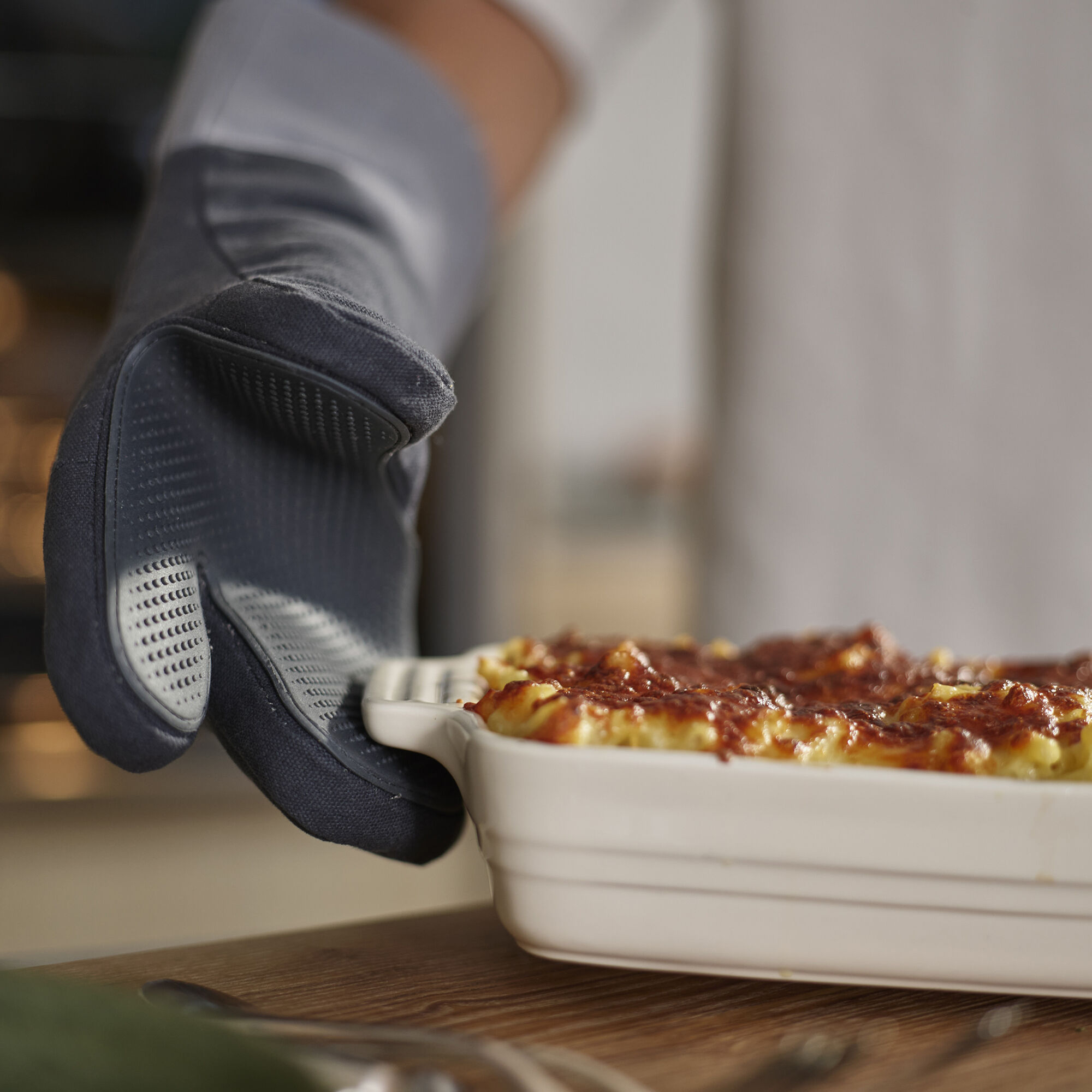 Joseph Joseph Pinch Easy-grip høyrehendt ovnsvott, grå