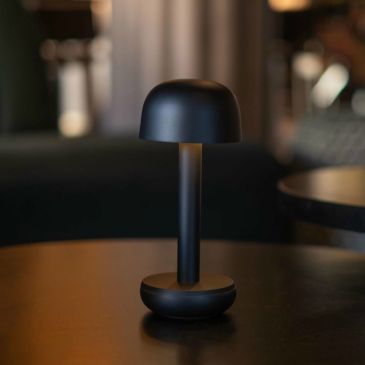 The Humble Two bordslampa, black