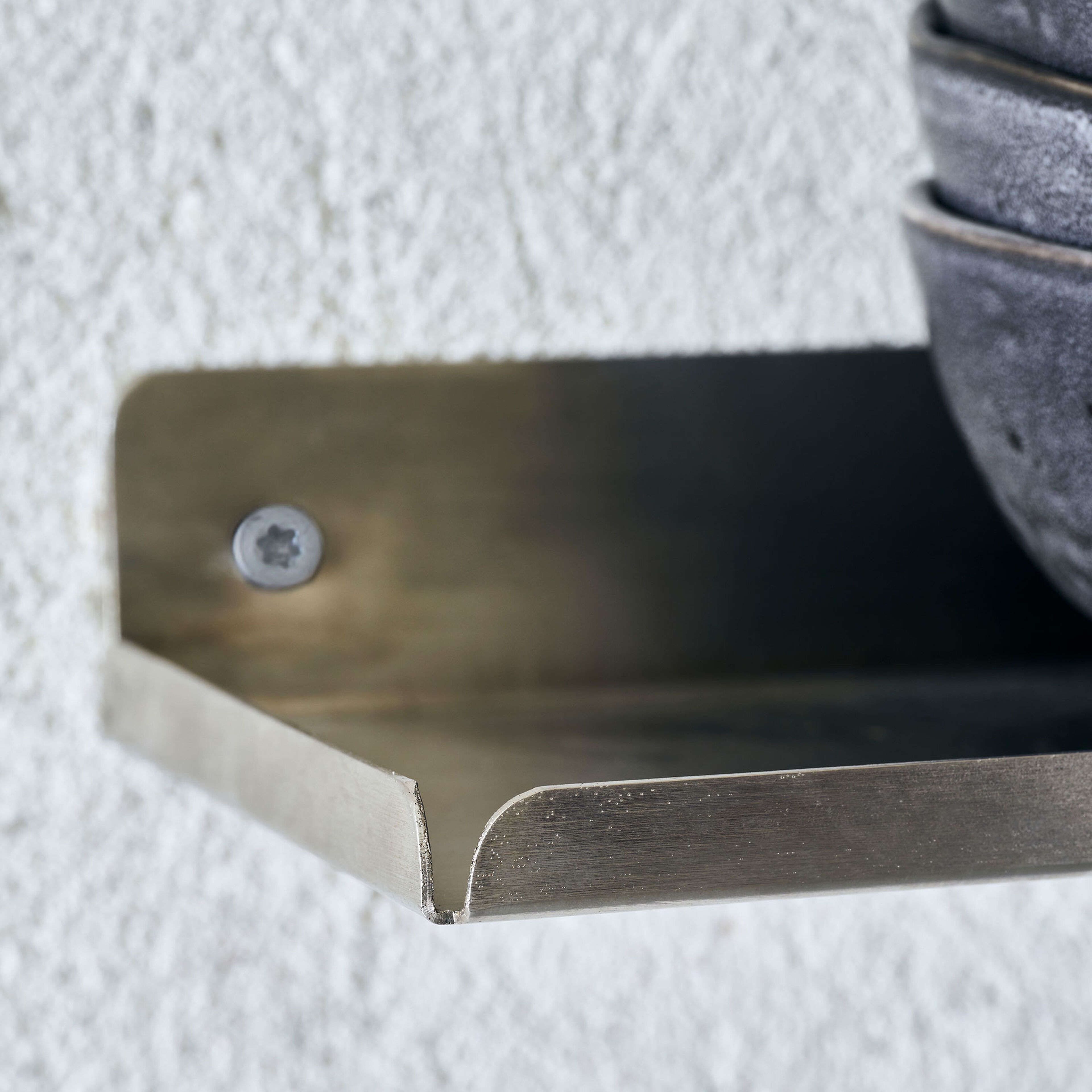 Ledge Seinähylly 80 cm, hopea