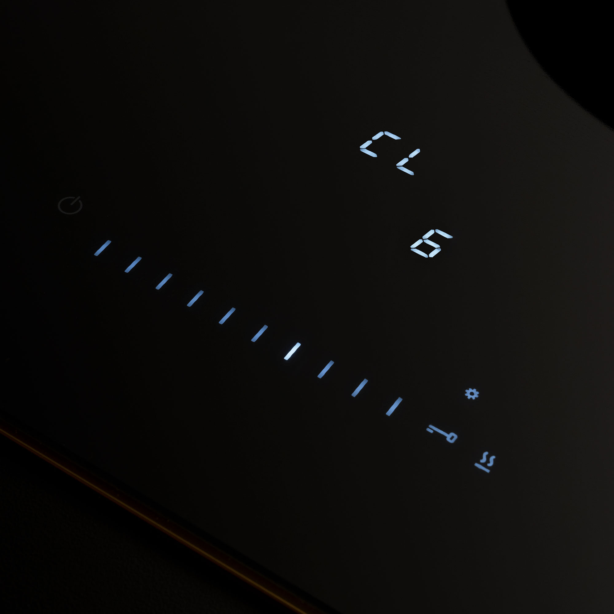 P784I1M30GP Premium induksjonstopp 78 cm med gullramme, 4 soner