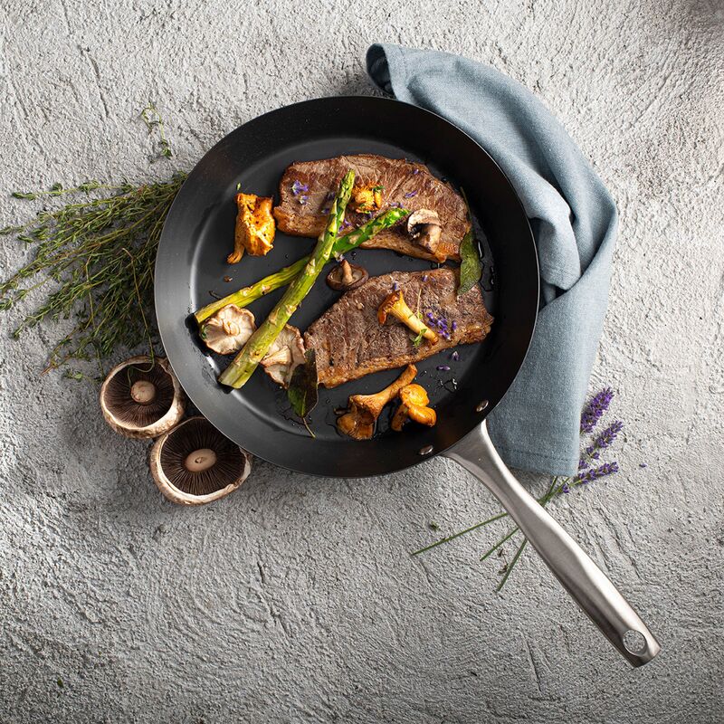 Onyx hiiliteräspannu 24 cm