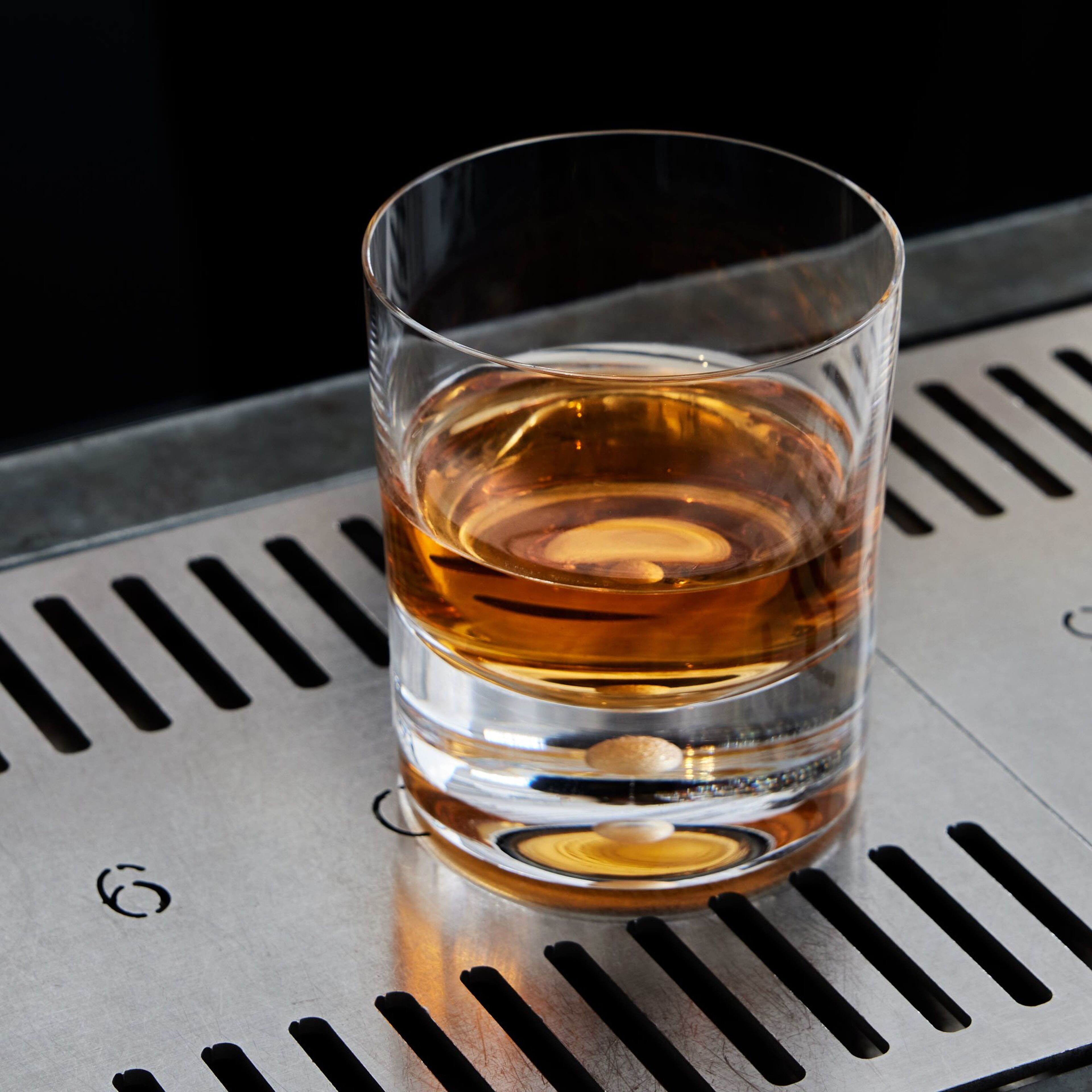 orrefors-intermezzo-double-old-fashioned-drinksglas-guld-6577541-59351-5