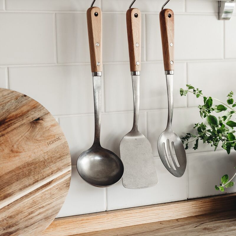 Slitsad serveringssked