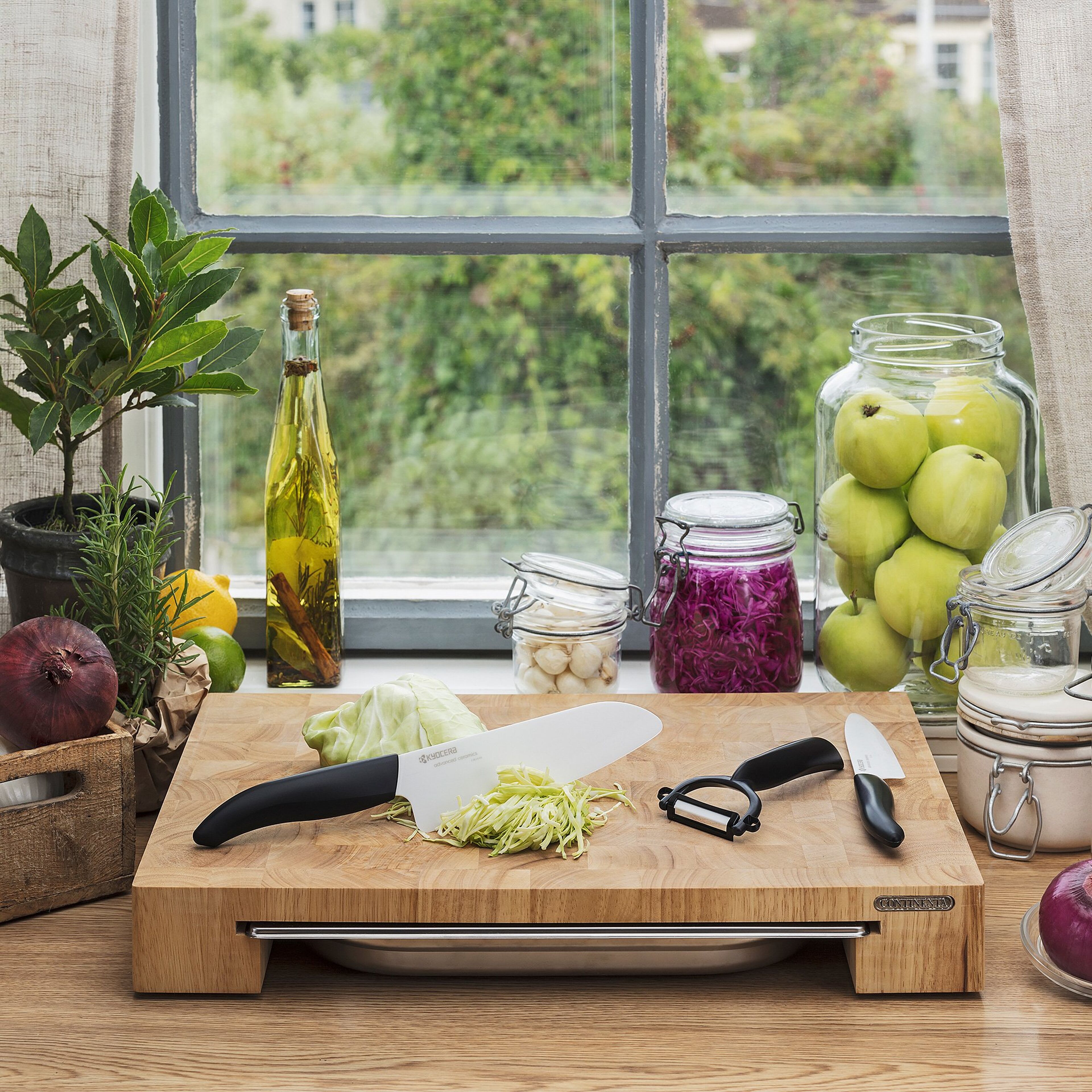 kyocera-keramisk-kokkekniv-i-hvid-16cm-fk-160wh-17829-2