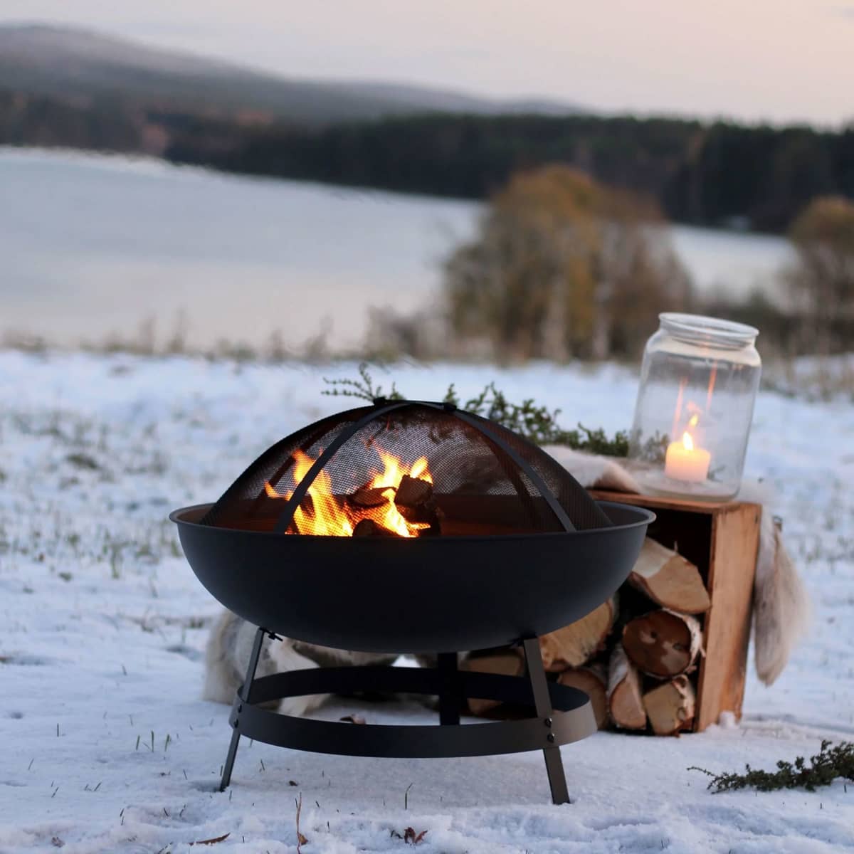 Perinteinen tulisija kipinäsuojalla