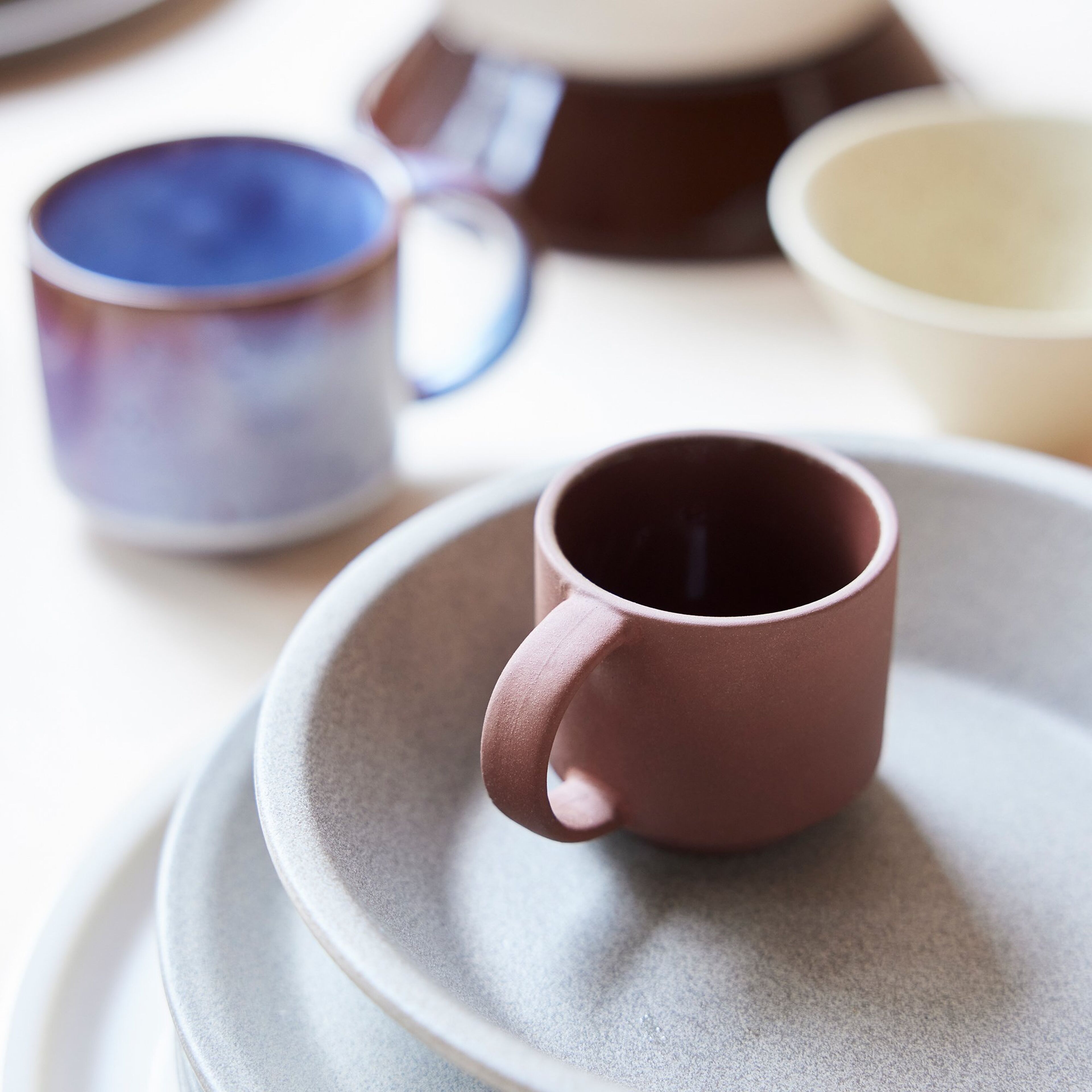 oyoy-yuka-espressokop-dark-pakke-med-2-l300603-58358-3