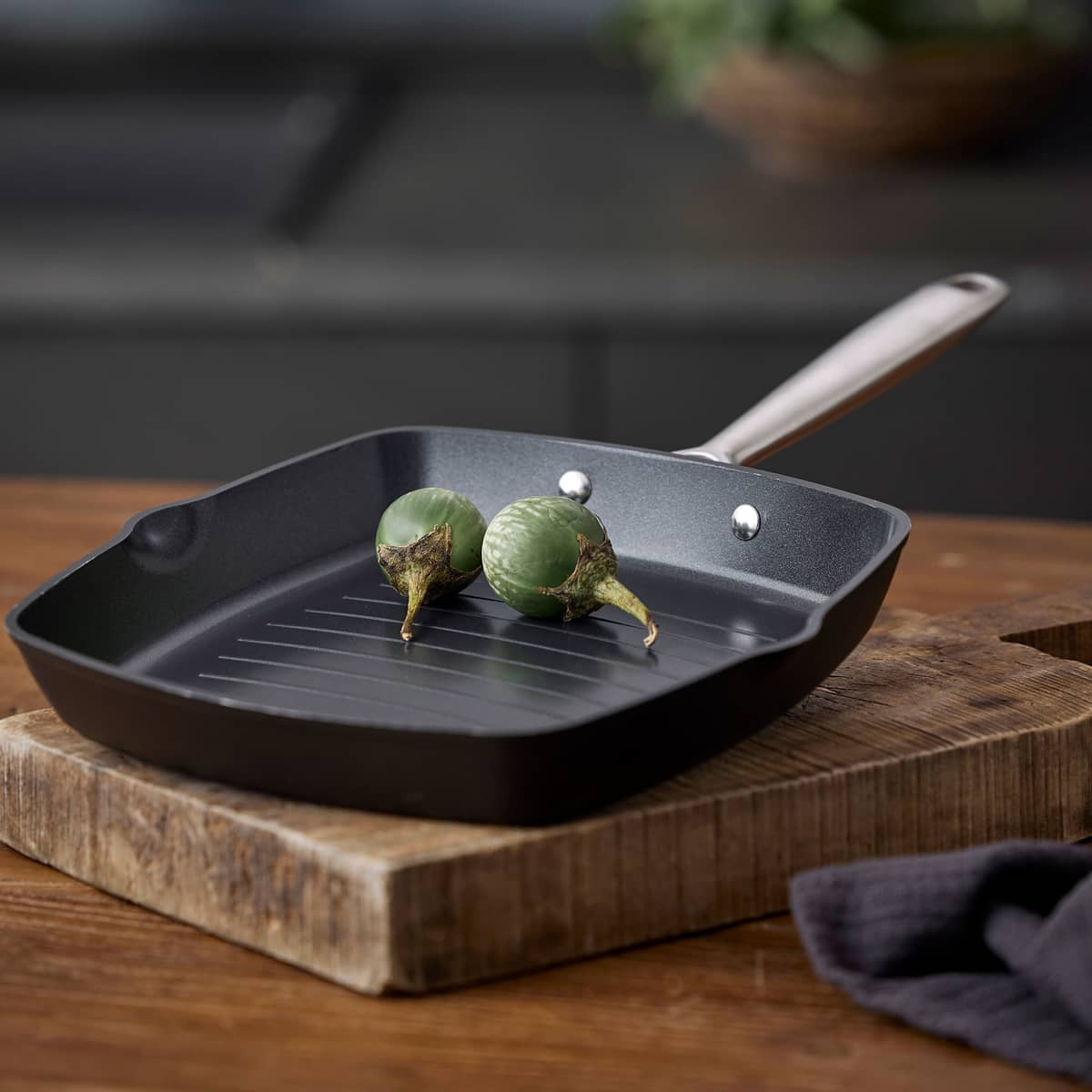 Travo grillpanna keramisk non-stick 24x24 cm, svart aluminium