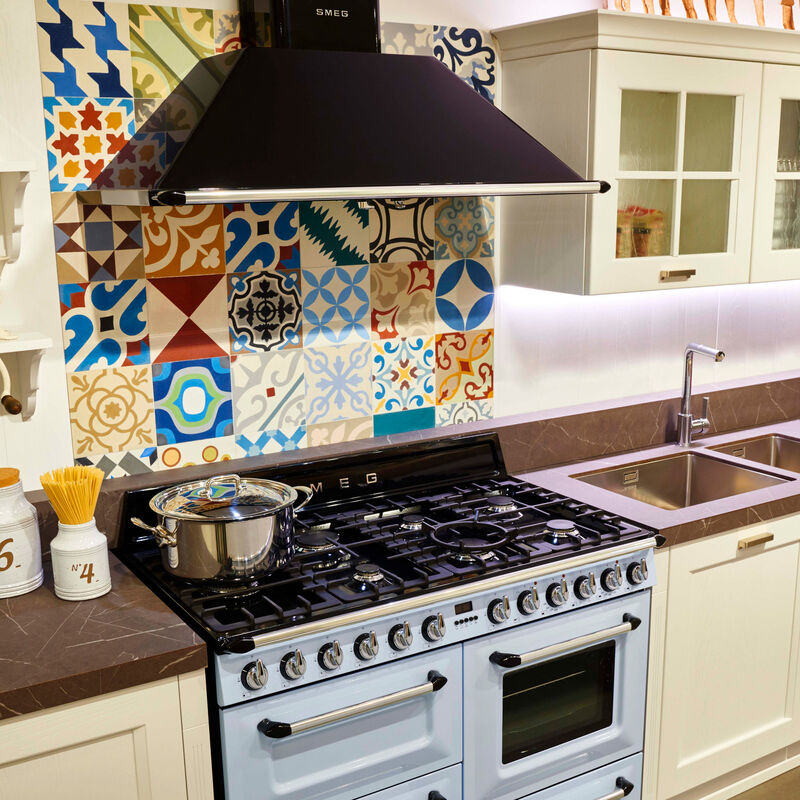 KT110BLE Seinään kiinnitettävä tuuletin 110 cm, Musta