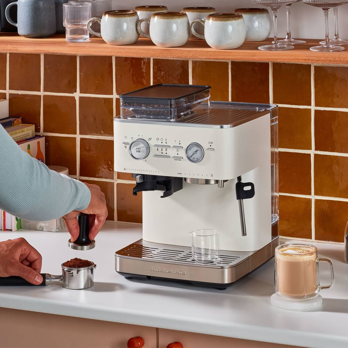 Espressokone kahvimyllyllä, porcelain white