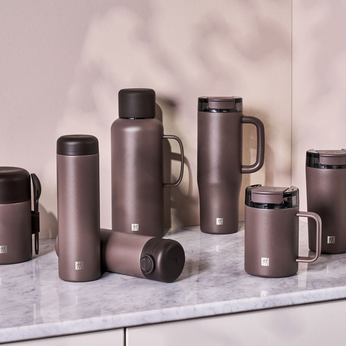 Thermo Plus termosmugg med sugrör 900 ml, chokladgrå
