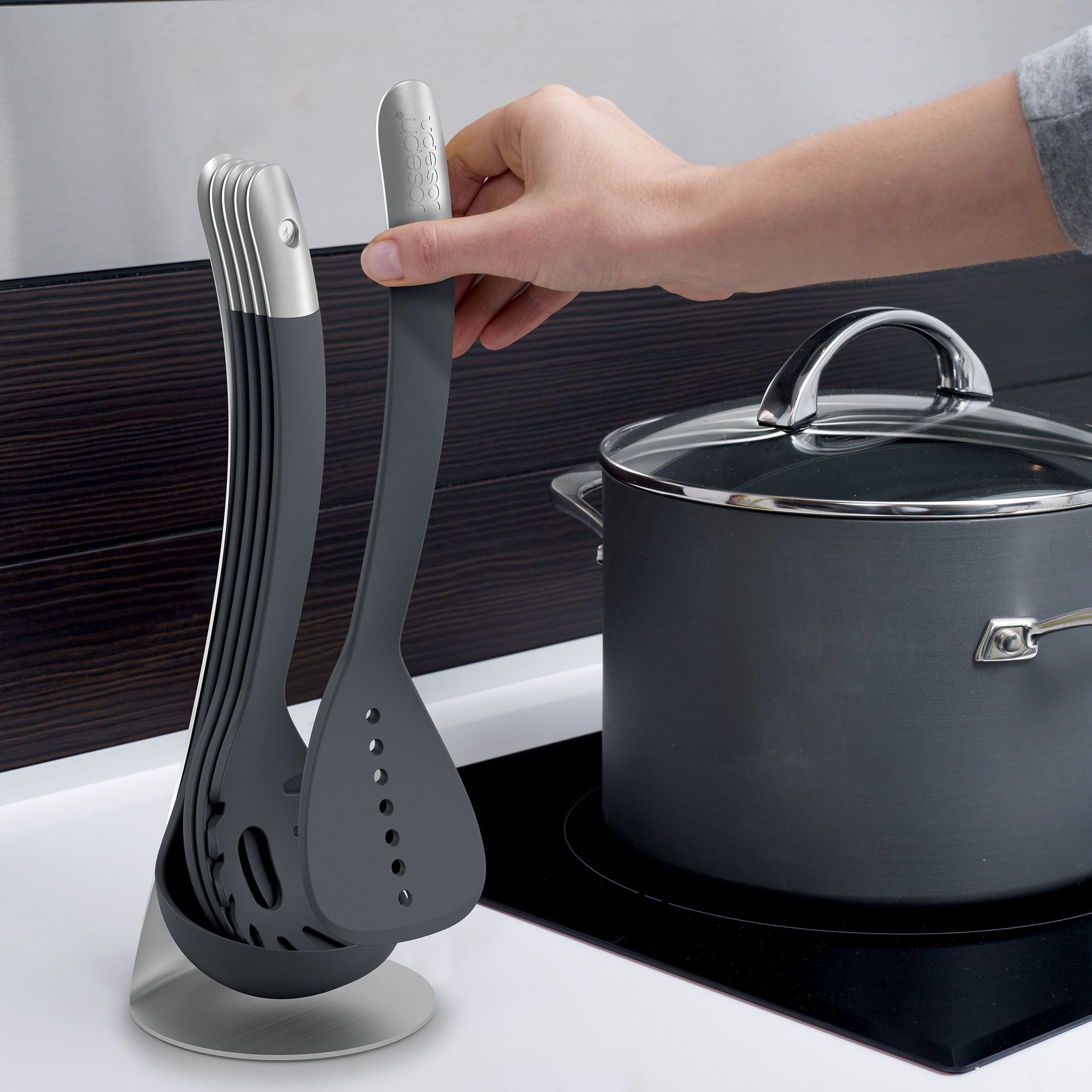 joseph-joseph-nest-redskabssaet-med-stativ-5-dele-rustfrit-staal-95031-58219-3