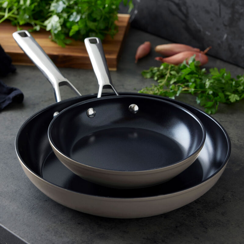 By Tareq Taylor Vivian Beige stegepande, 28 cm