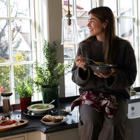 Coffee & More dyp tallerken, grå