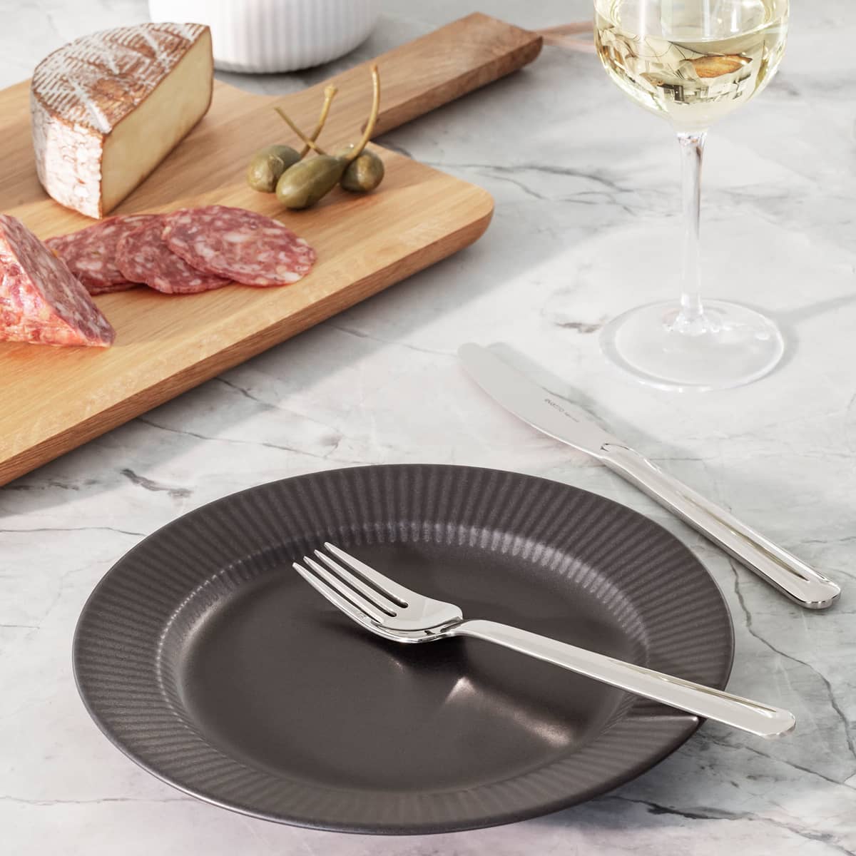 Legio Nova Black lunchtallrik 22 cm
