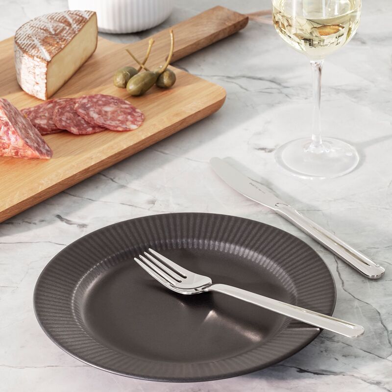 Legio Nova Black lautanen 22 cm