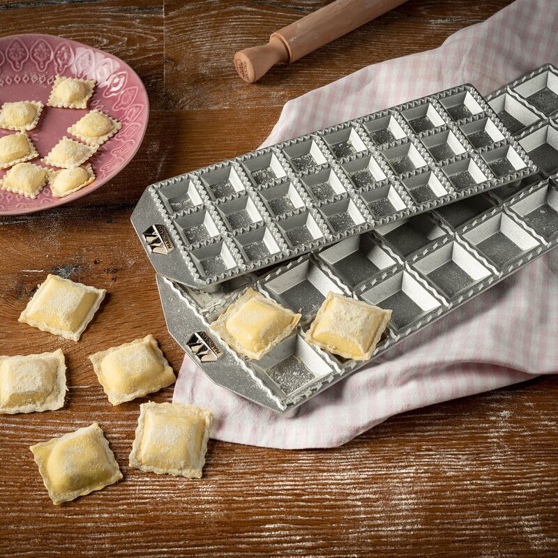 Raviolimuotti 24 nelikulmaiselle raviolille