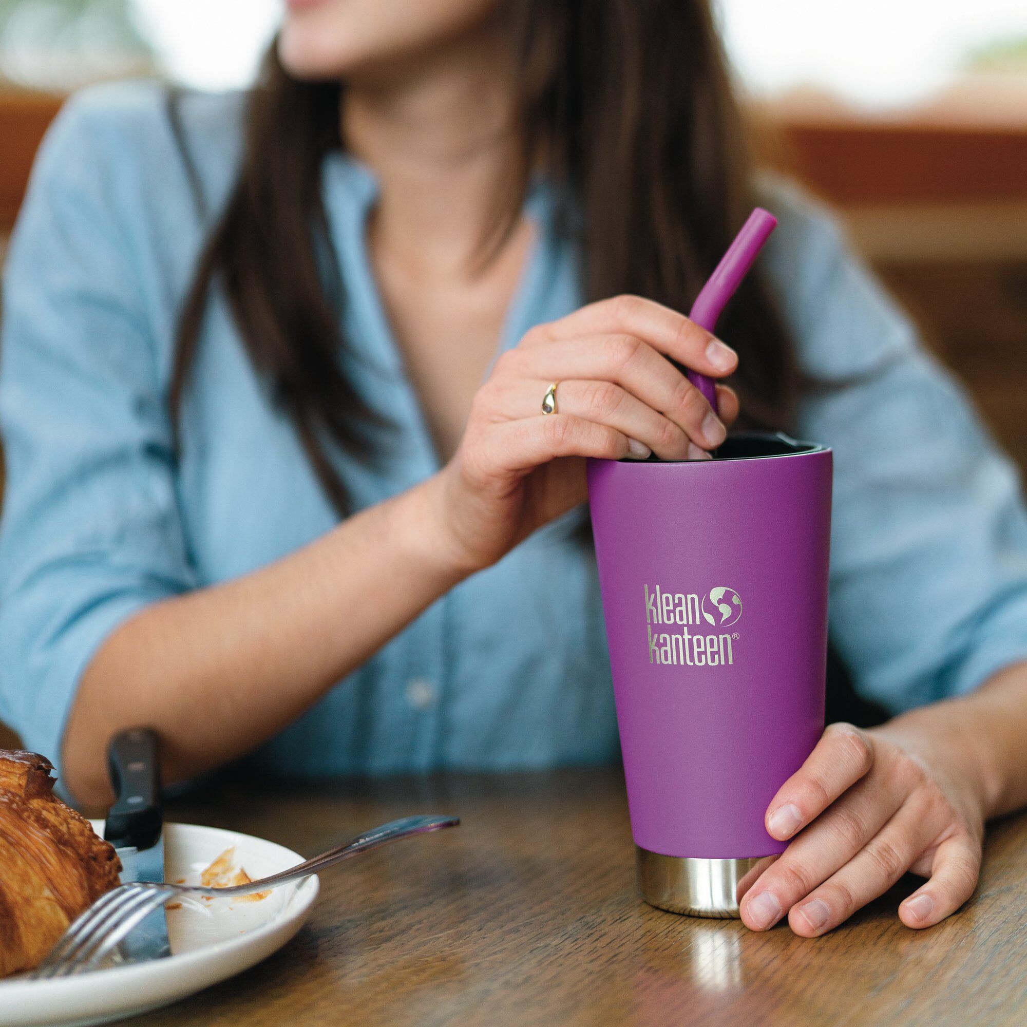 Alternativ bild 1 för Klean Kanteen Termosmugg med sugrörslock, 473 ml, berry bright