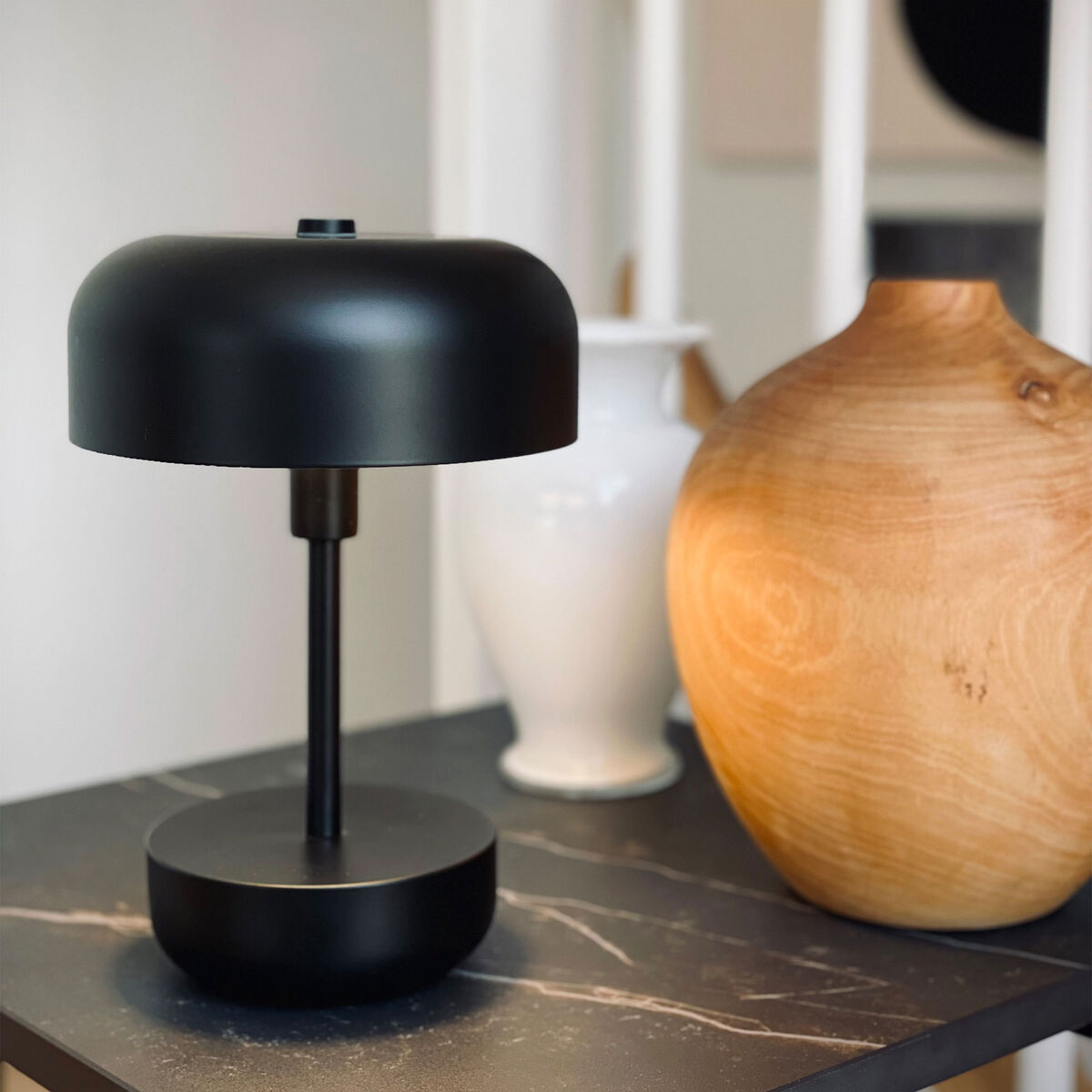 Haipot genopladelig LED bordlampe, sort