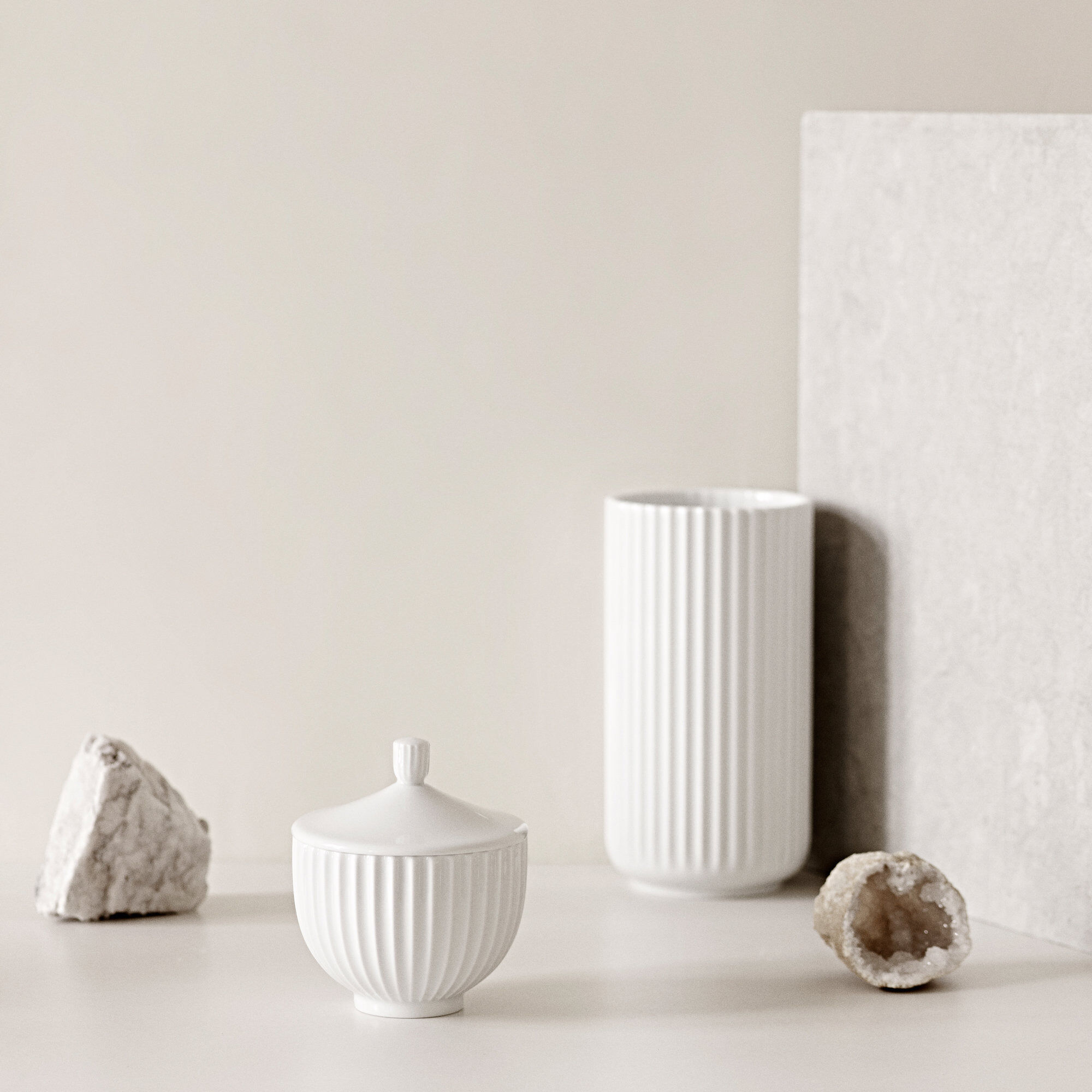 Alternativ bild 1 för Lyngby Porcelæn Bonbonniere 14 cm., vit