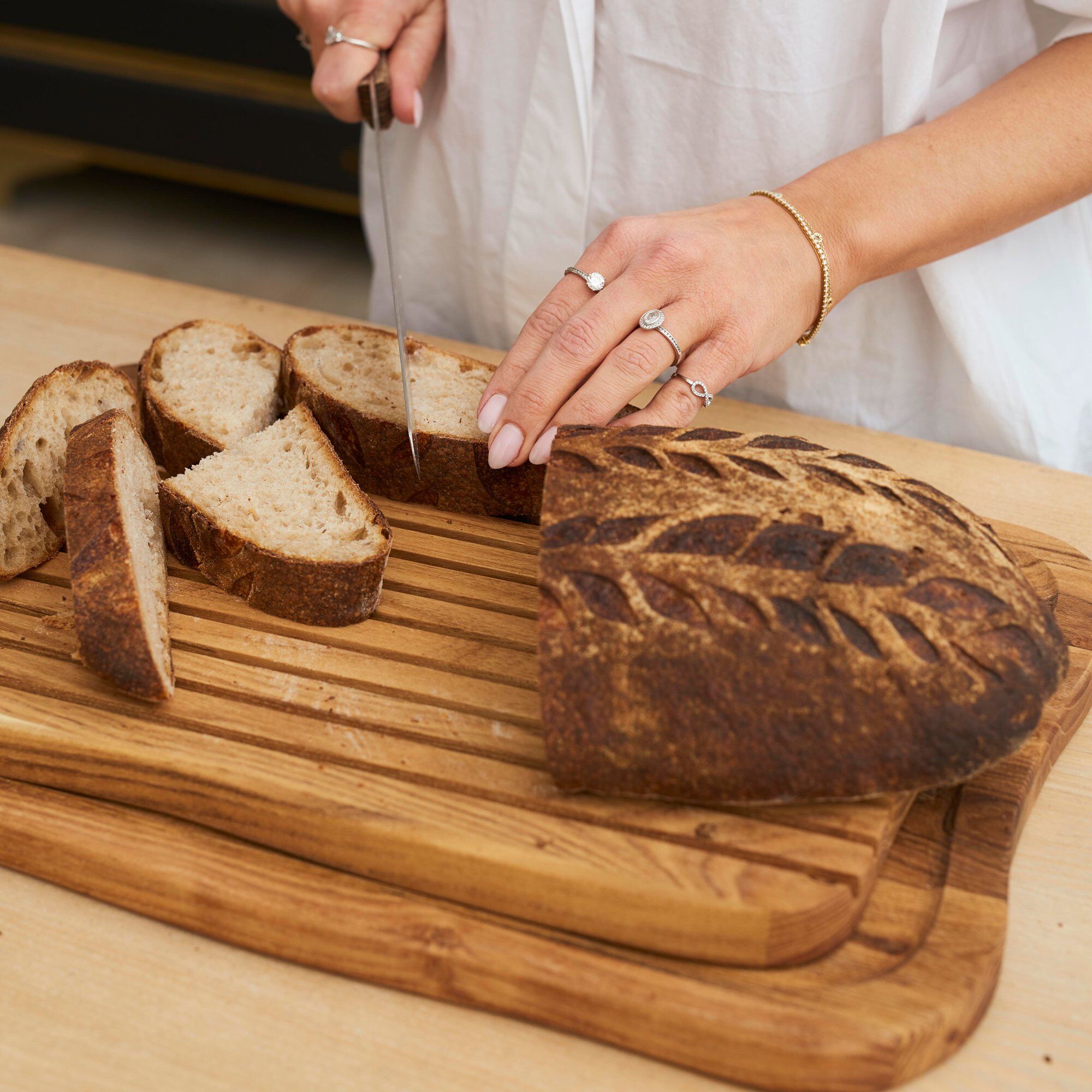 Alternativ bild 1 för Aida RAW Brödskärbräda Teak