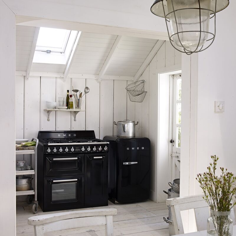 Victoria Kaasuliesi 90 cm 3 Uunilla, Musta