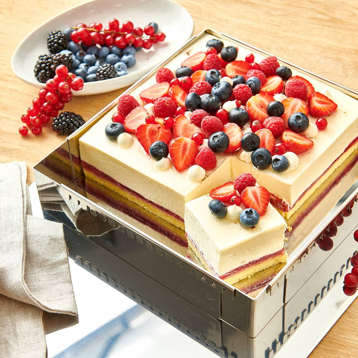 Justerbar bakeform 30 X 30 cm - 57 X 57 cm.
