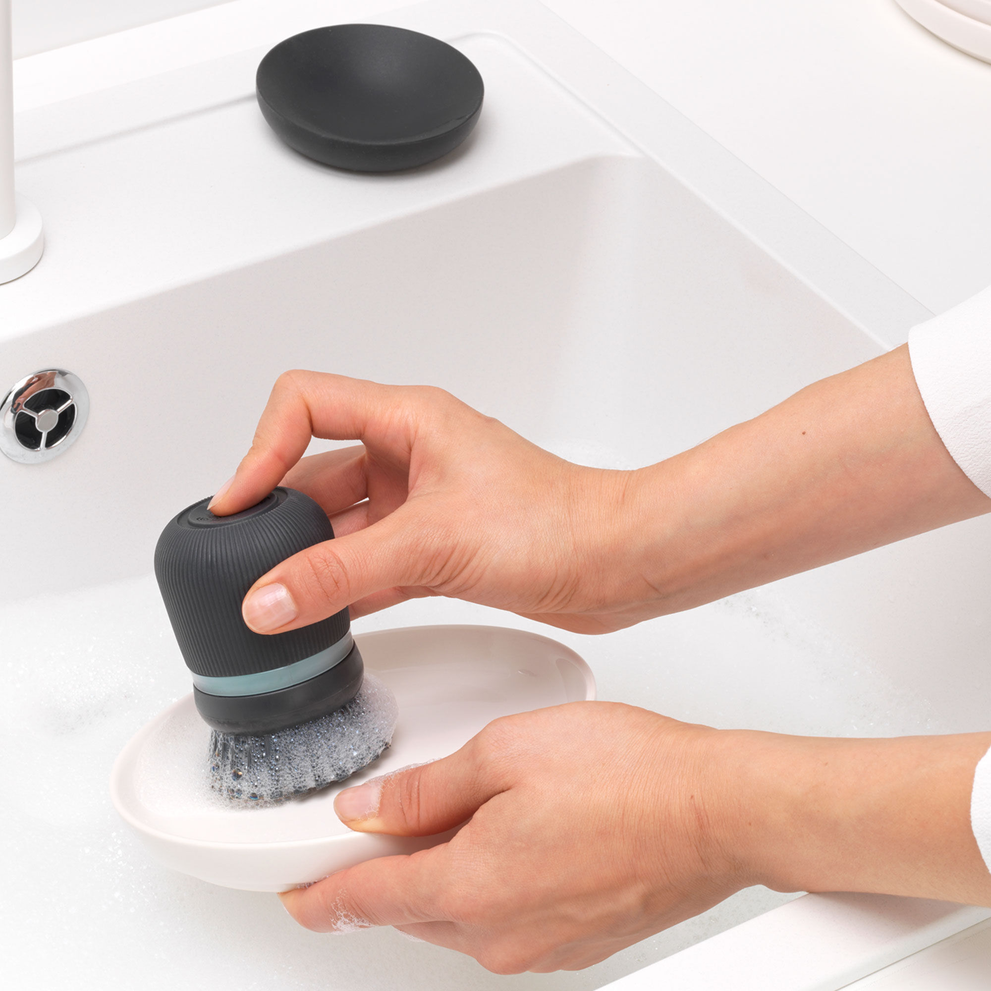 SinkSide opvaskebørste med sæbedispenser, mørkegrå