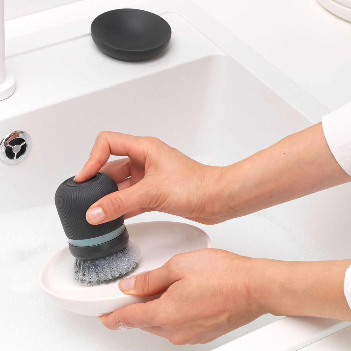 SinkSide opvaskebørste med sæbedispenser, mørkegrå