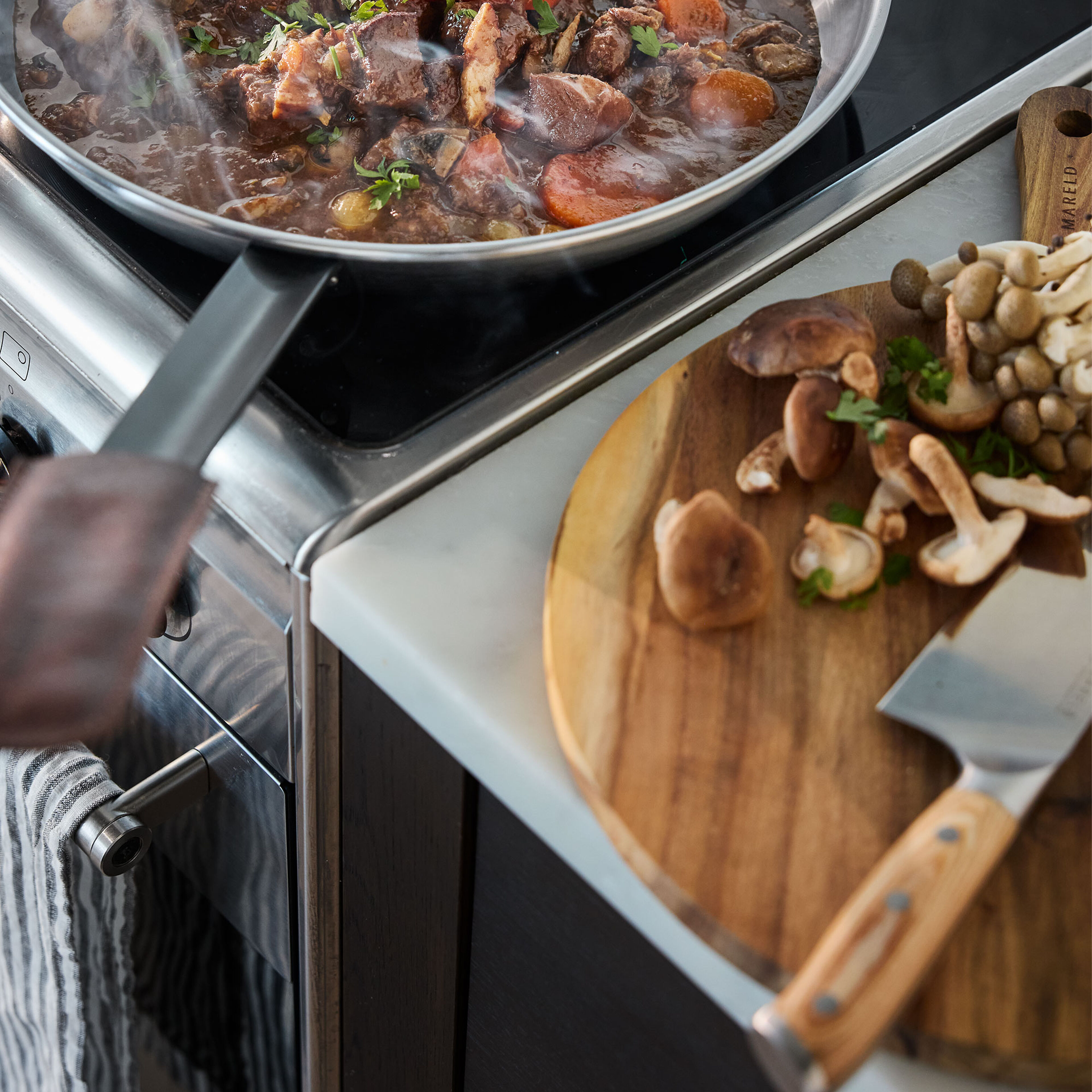 Serveringsbräda ø30 cm, akaciaträ