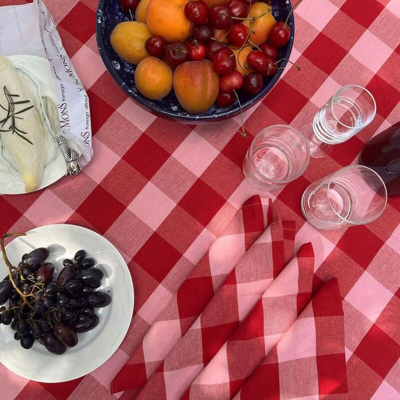 Paola bordsduk 330x145 cm, röd/rosa