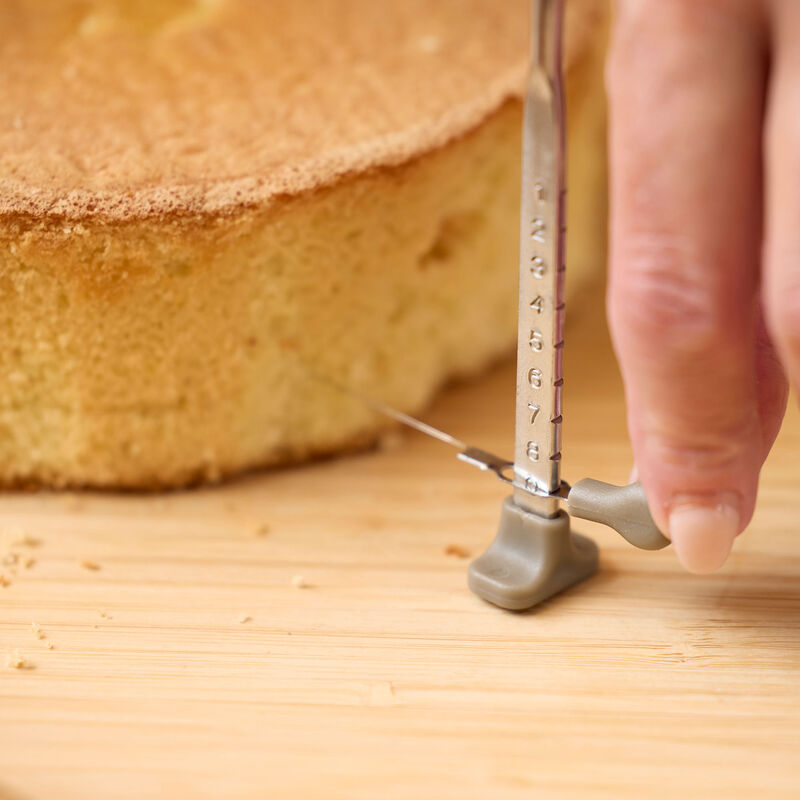 Justerbar tårtbottenskärare