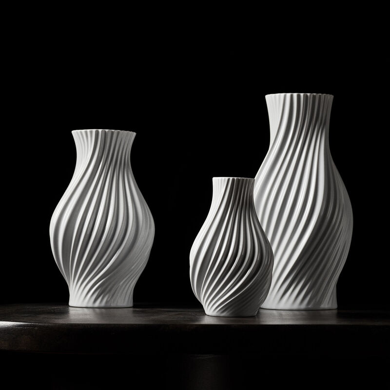 Lyngby Porcelæn Twist maljakko 18 cm, valkoinen