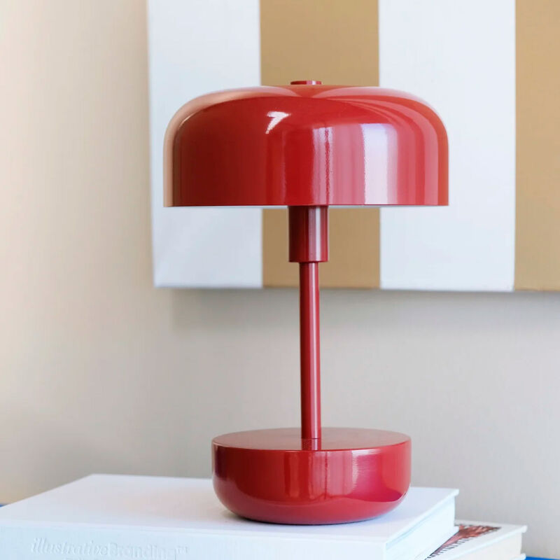 Dyberg Larsen Haipot portabel LED-bordslampa, mörkröd