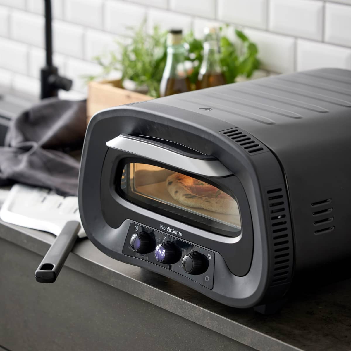 Pizzaugn elektrisk 1700 watt, svart