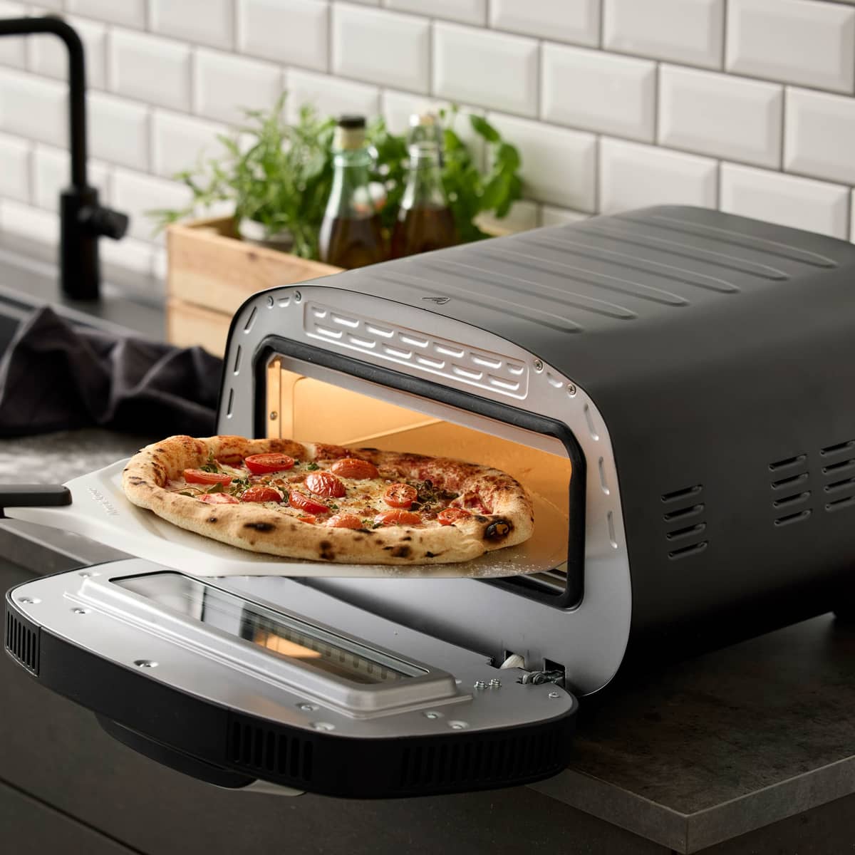 Pizzaugn elektrisk 1700 watt, svart
