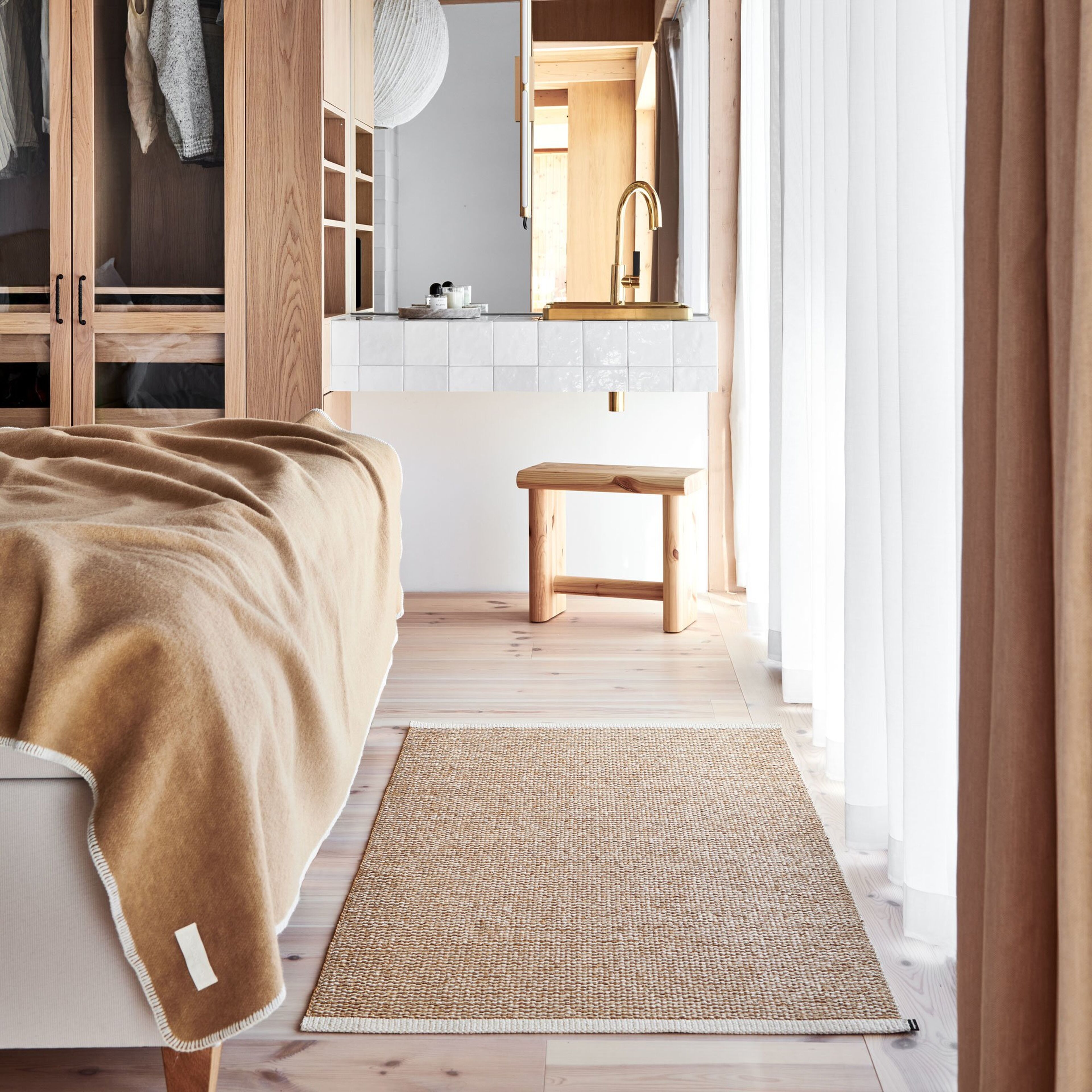 pappelina-mono-plasttaeppe-85-x-160-cm-ochre-mn5b816-59362-2