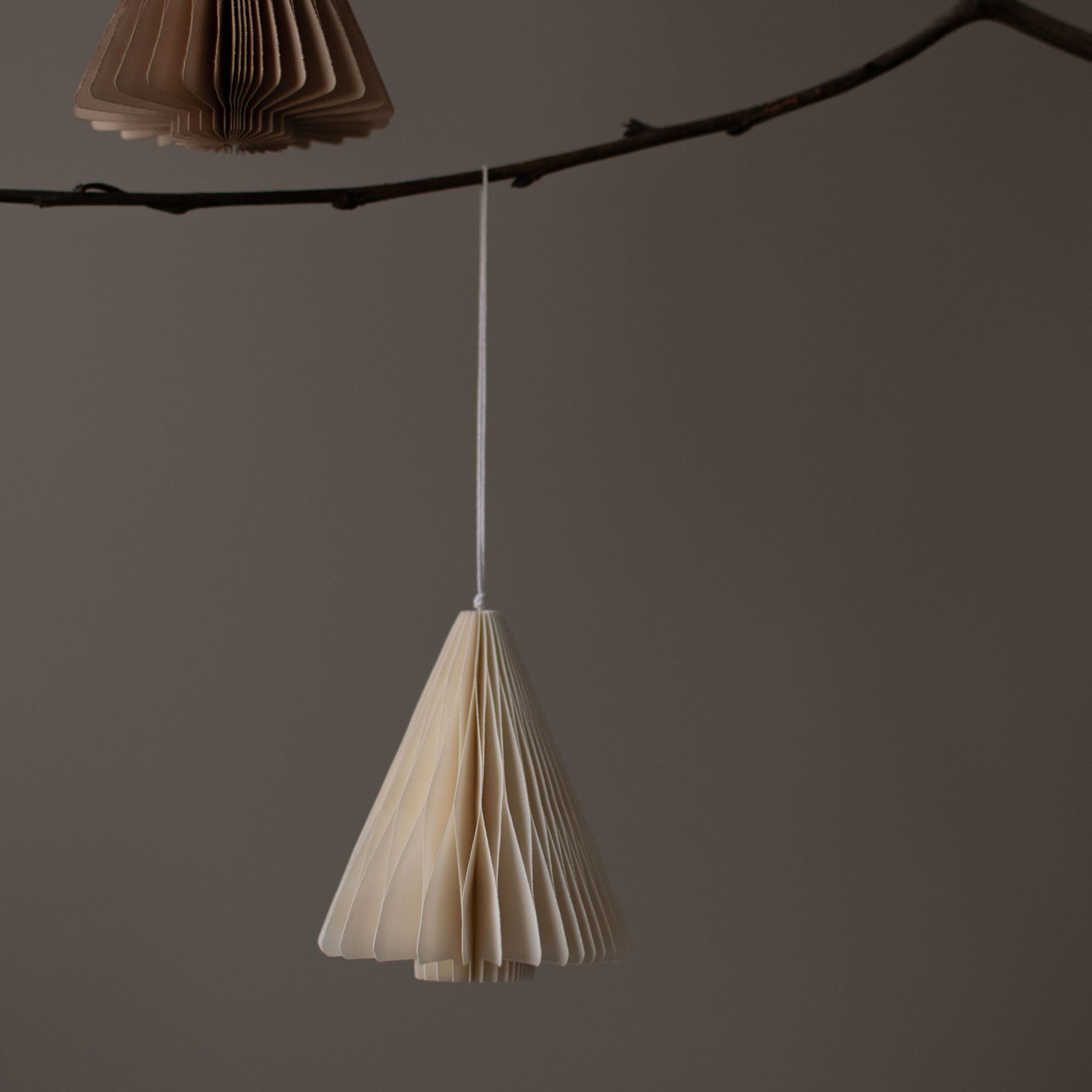 dbkd-paper-tree-juletraespynt-7-cm-hvid-20220700w-55346-2