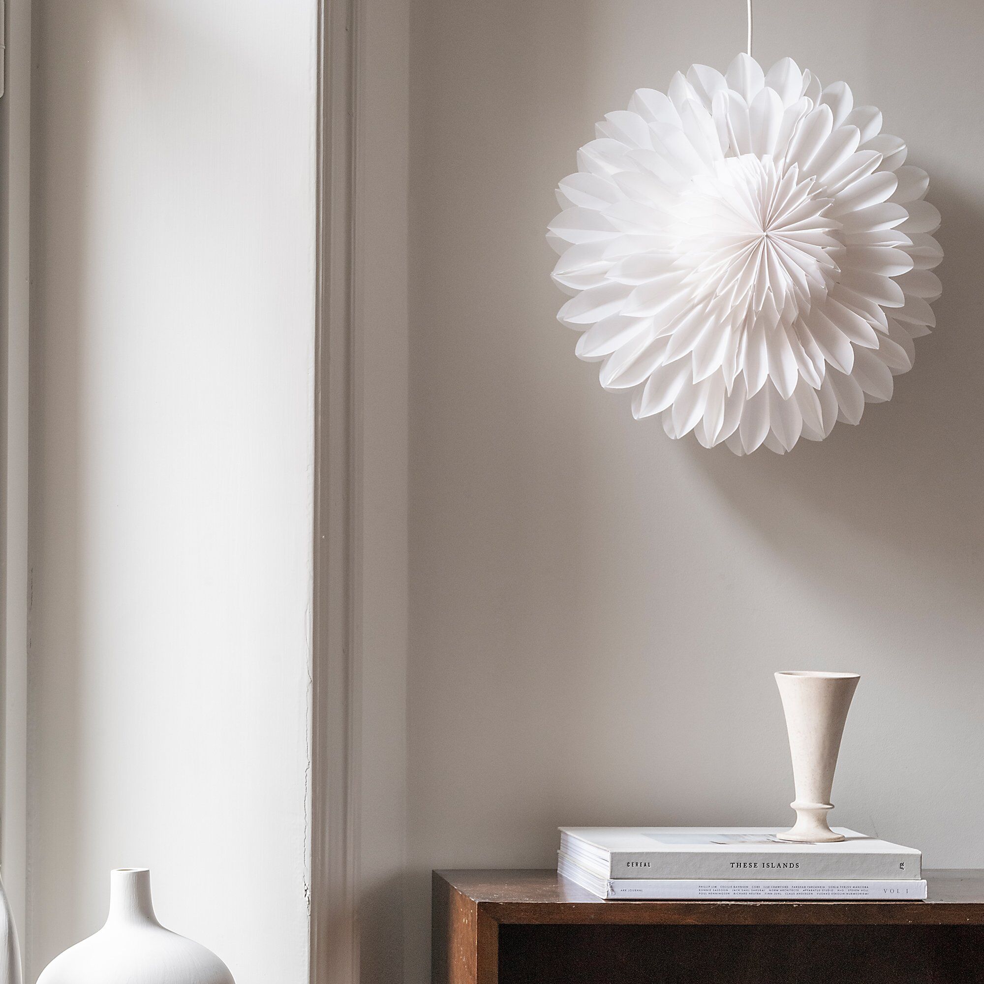 Alternativ bild 1 för Watt & Veke Lotus julstjärna 44 cm, vit