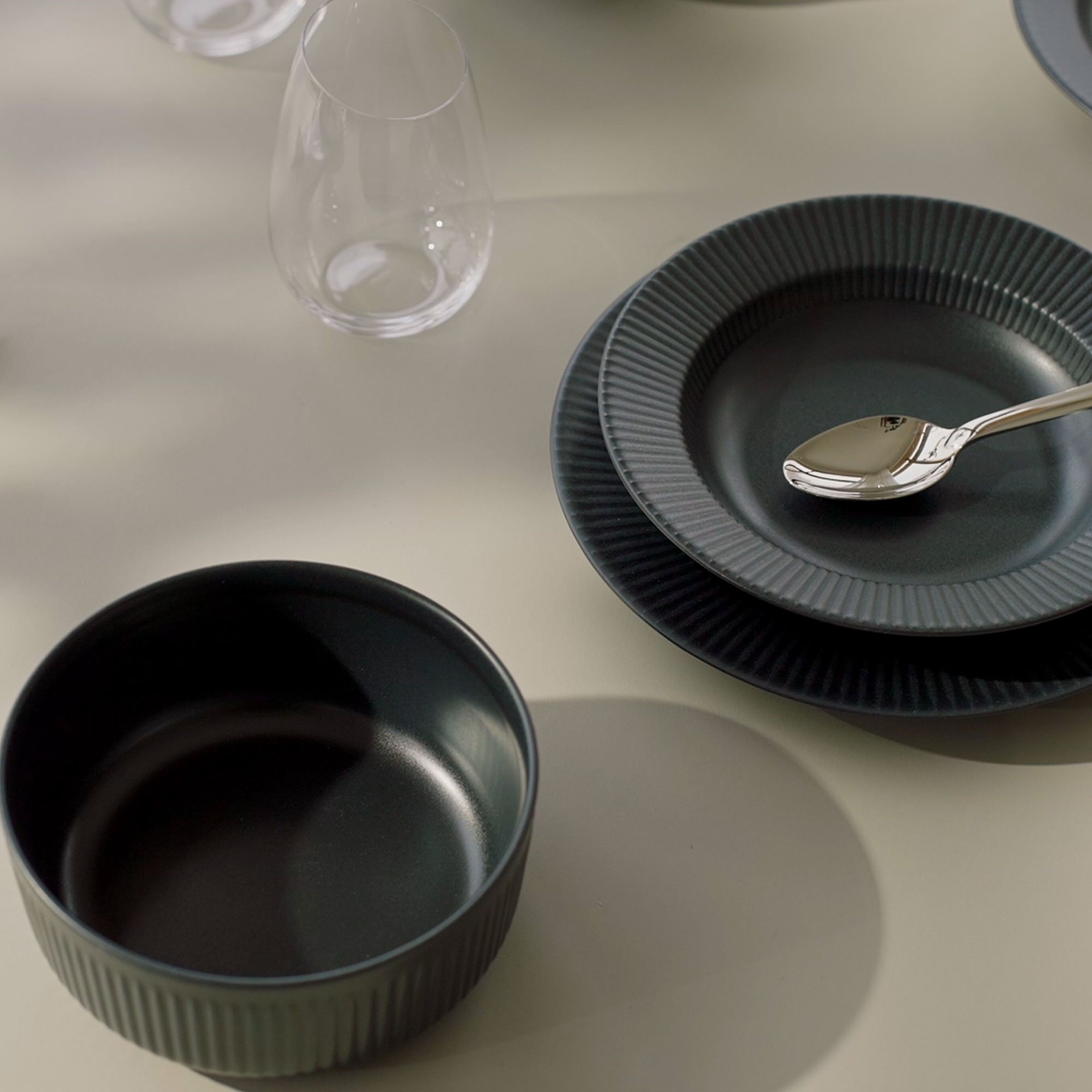 eva-trio-legio-nova-black-middagstallerken-25-cm-787225-64673-7