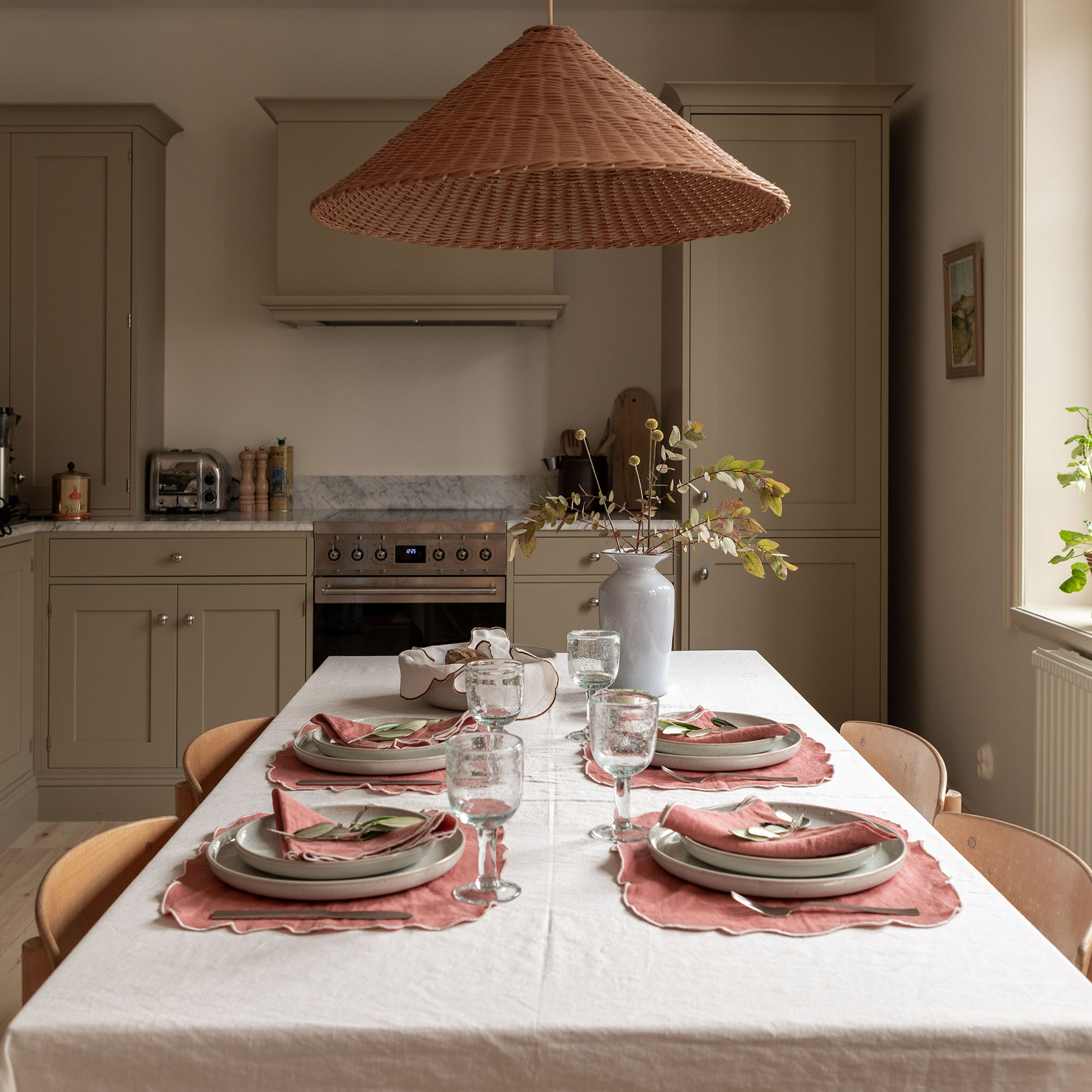 Gia pöytätabletti pellavaa 45 × 35 cm 2-pakkaus, vaaleanpunainen/valkoinen