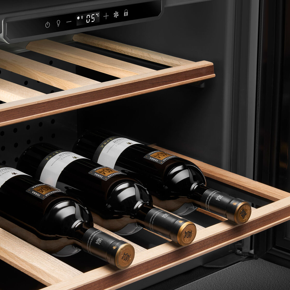 Classic sisäänrakennettava viinikaappi 45 cm 20 pulloa, ruostumaton teräs