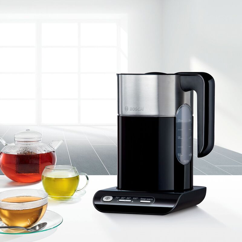 TWK8613P-vedenkeitin musta