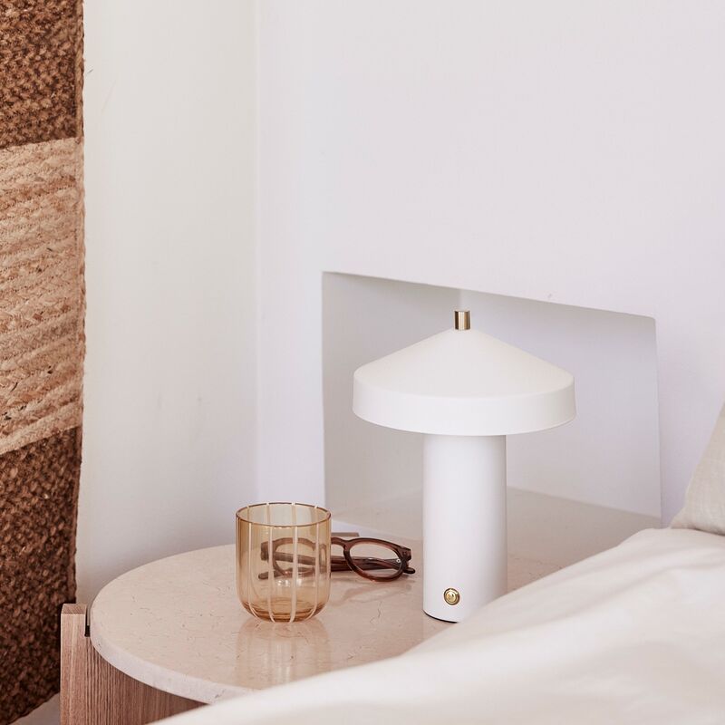 Hatto pöytävalaisin, valkoinen