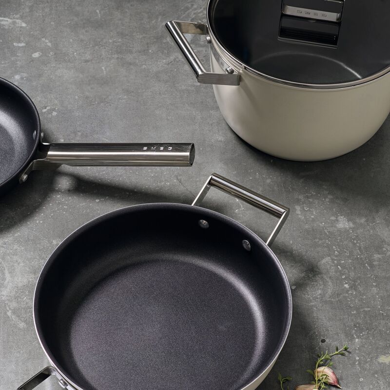 Kattila, kannellinen, 24 cm, kermanvaalea