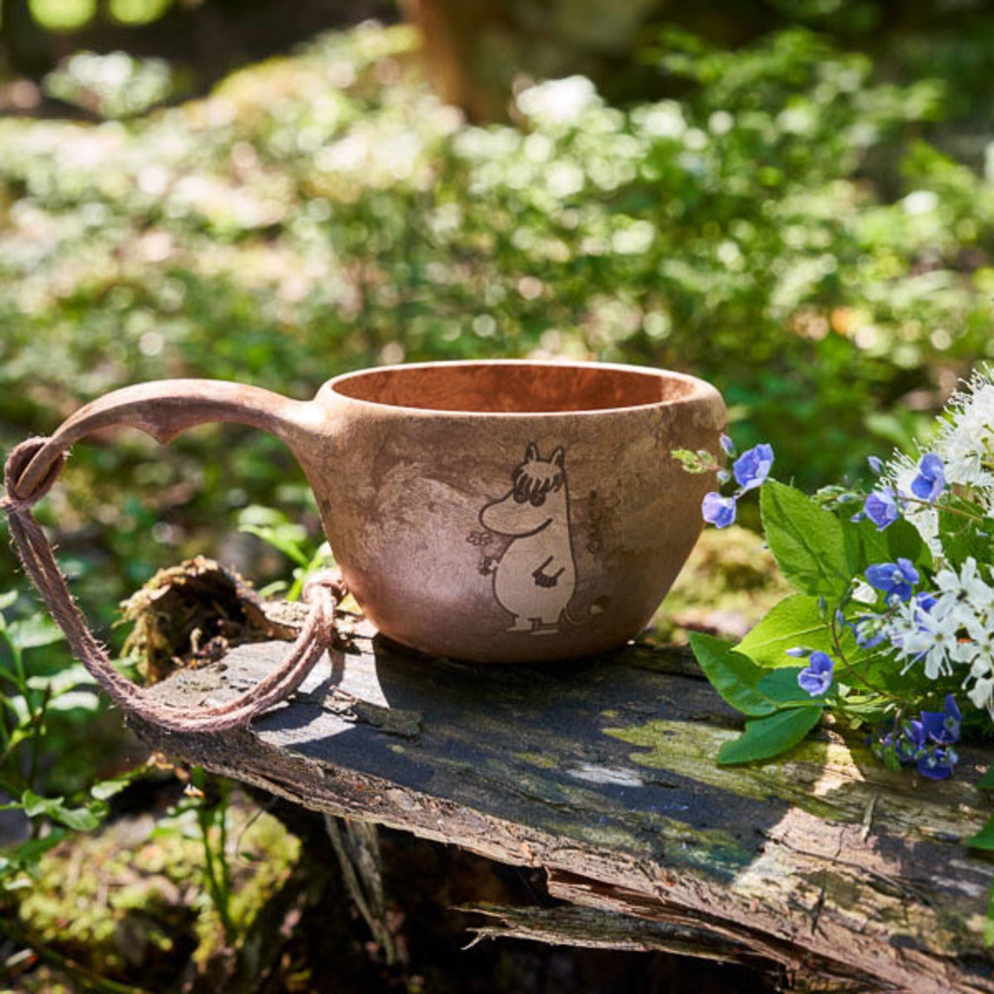 Alternativ bild 1 för Kupilka 21 kåsa, Mumintrollet kaffe brun