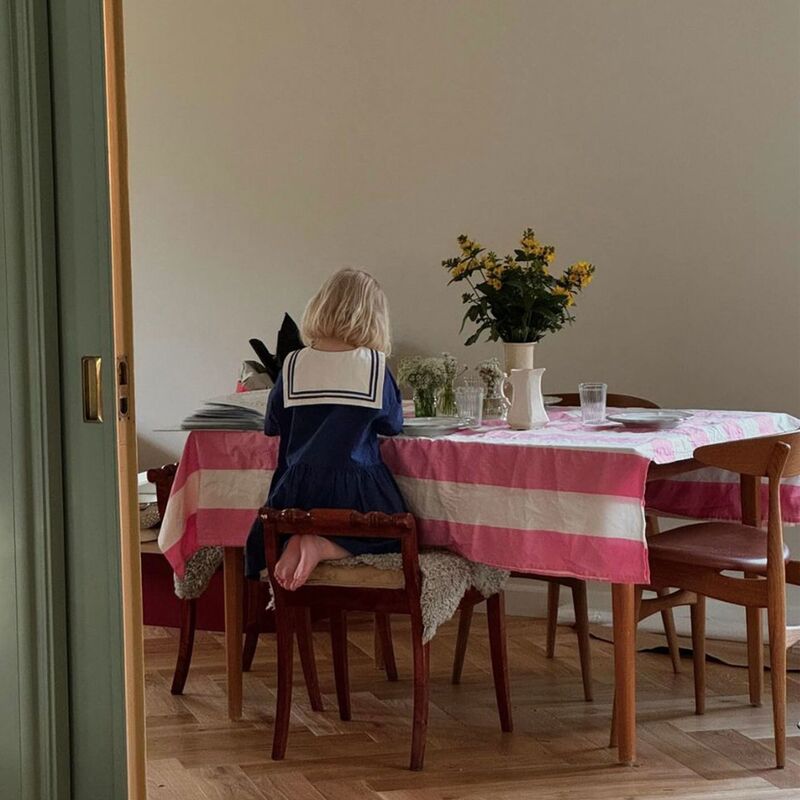 Gaia bordsduk 250x145 cm, rosa/vit