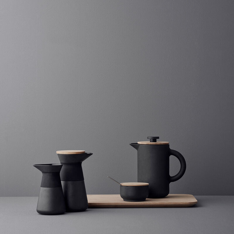 Theo-maitokannu, musta