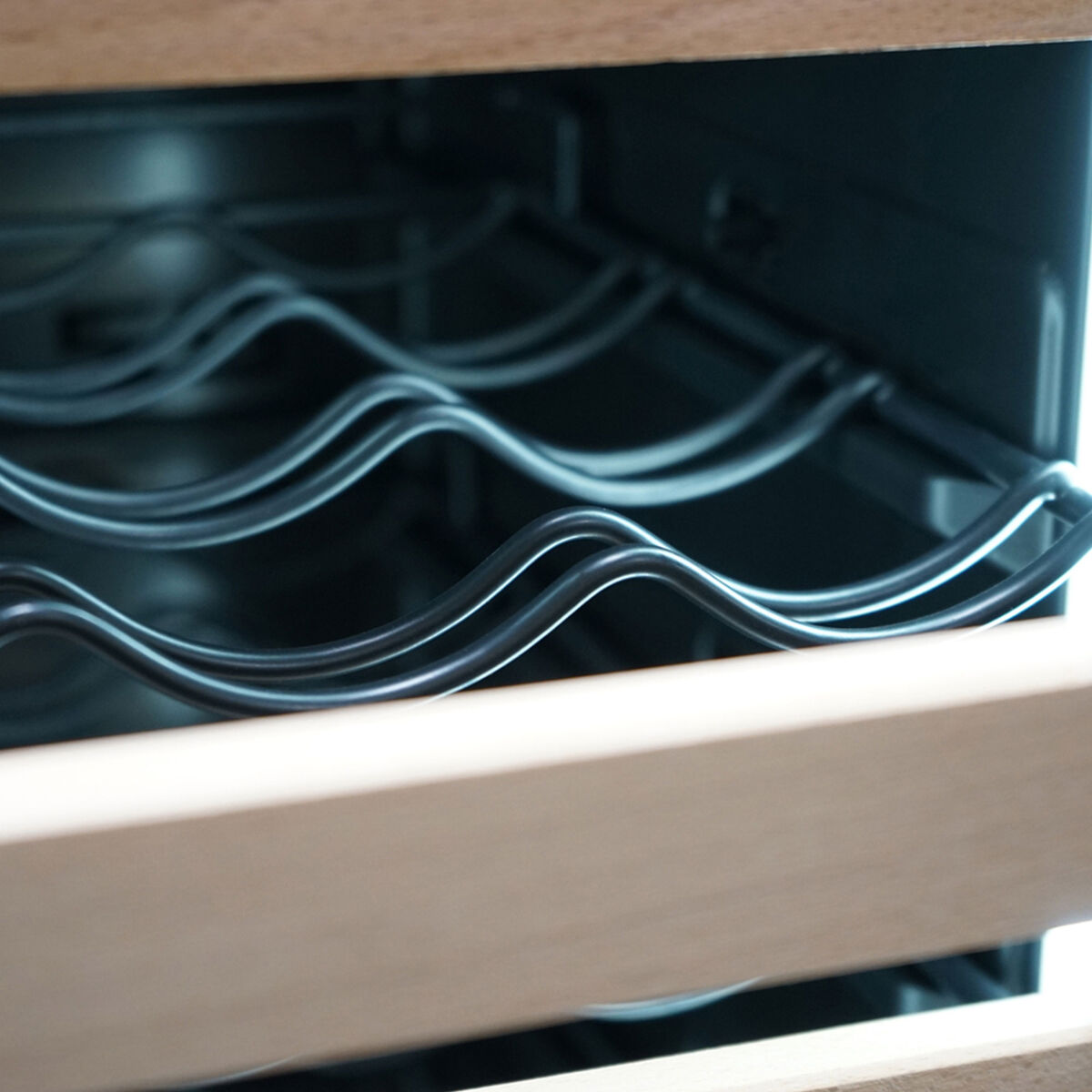 674 WineChef Duo viinikaappi 122 pulloa, musta