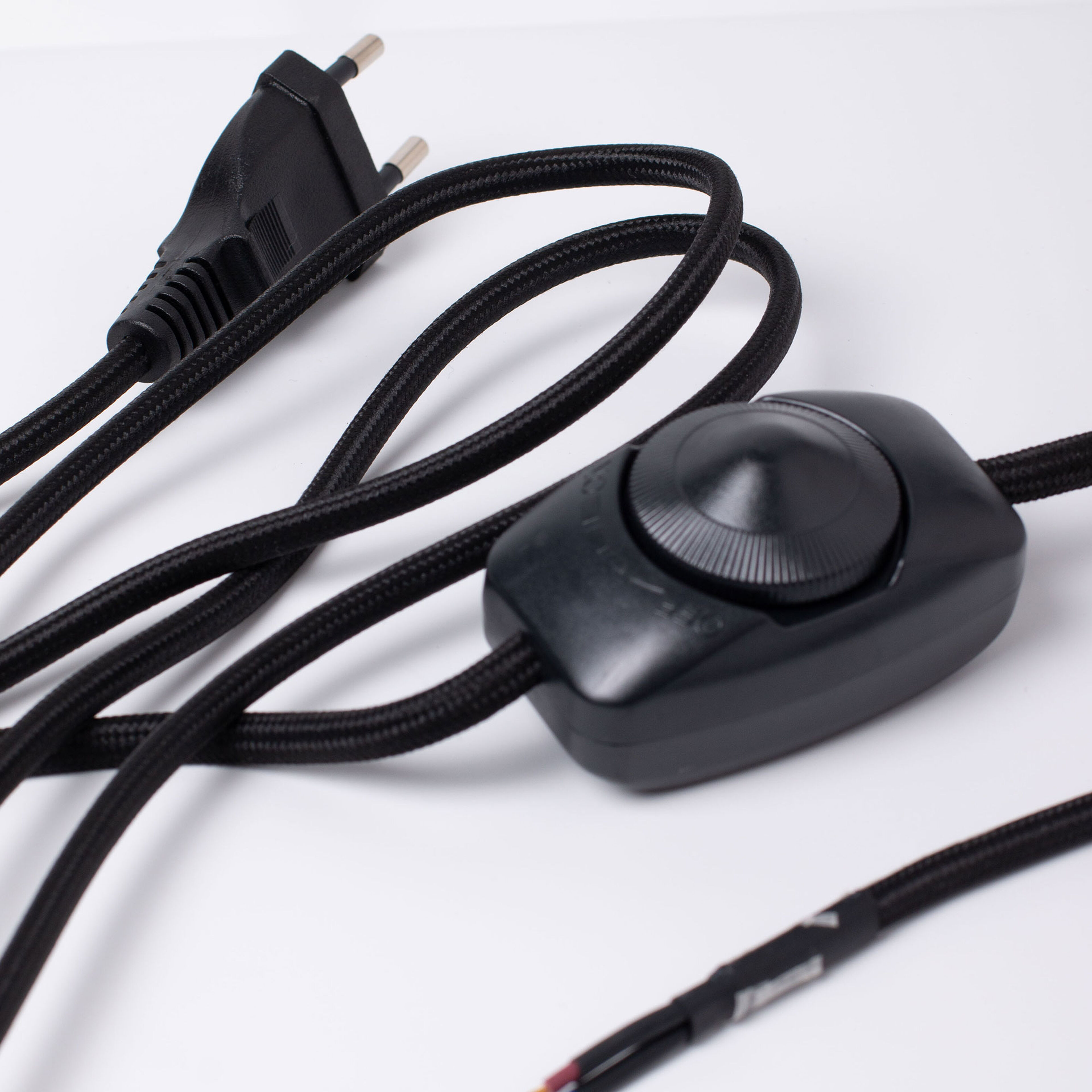 Edgeform seinäjohto 2 m, musta